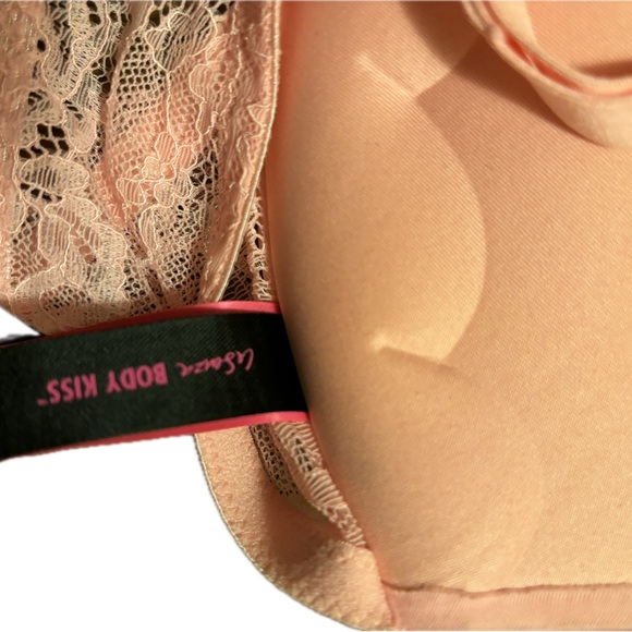 La Senza jewel encrusted pink lace bra. - Picture 4 of 8